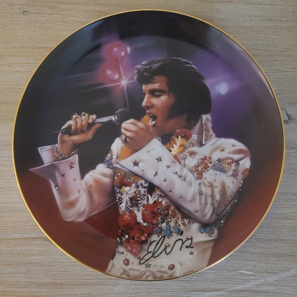 🔥Vintage Remembering Elvis "The King"   Collector Plate - Picture 3 of 5